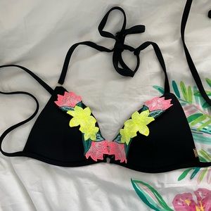 NWOT Victoria’s Secret bikini top 👙